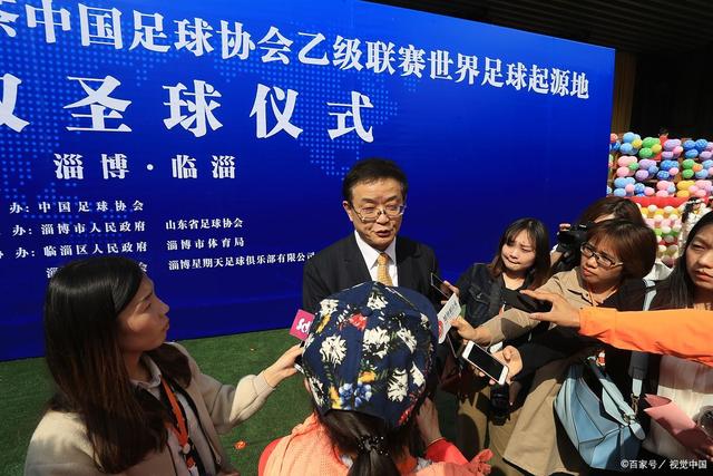 曼联对赫尔城首发基本确定，姆贝莫取代谢什科
